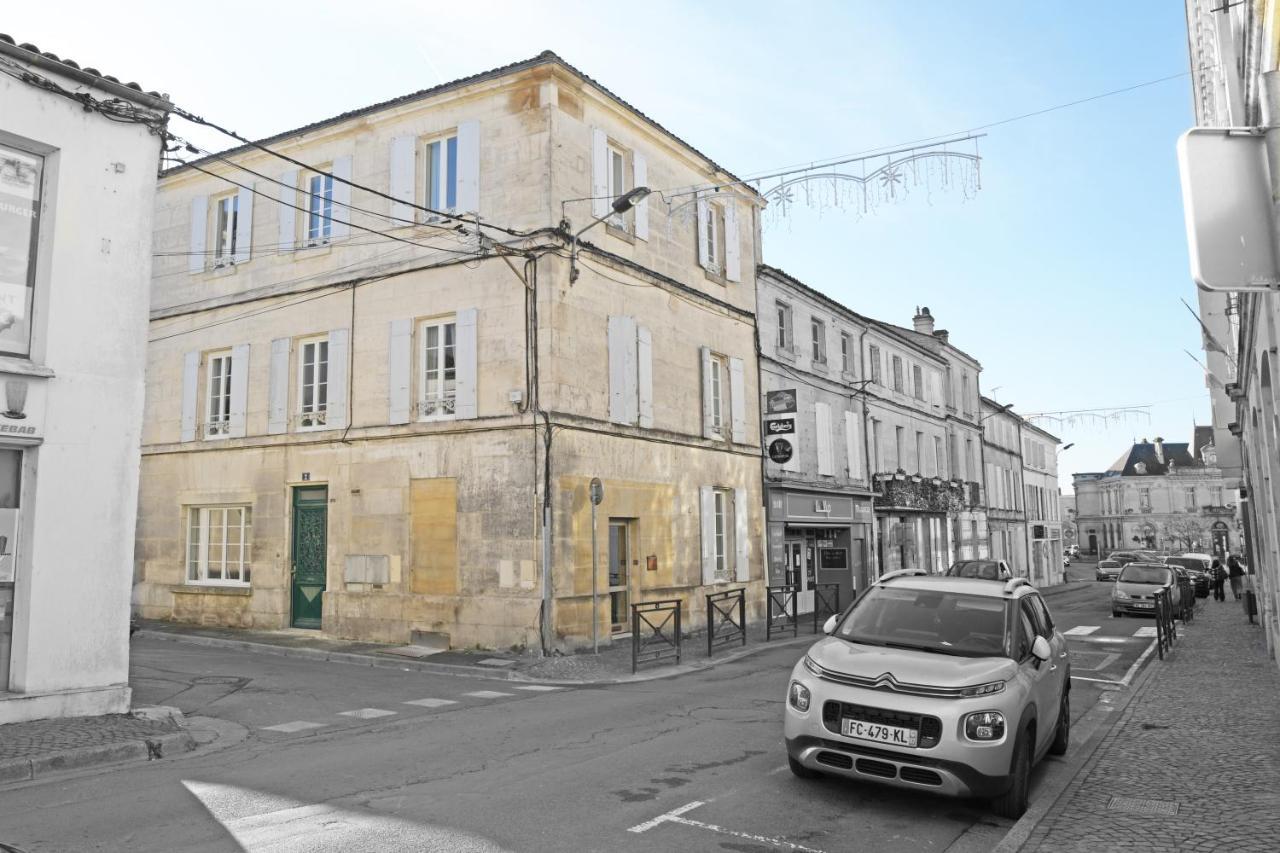 T2 Avec Verriere Situe En Hyper Centre Avec Wifi, Linge, Draps, Savons Et Serviettes Fournis Cognac Exterior photo